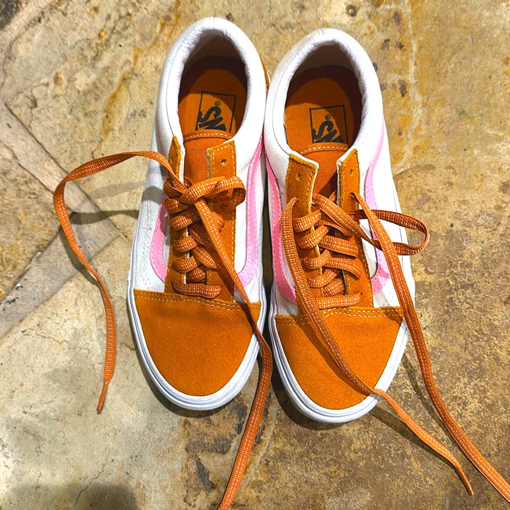 Vans women’s sneakers! Size 7. Great condition, only worn 1-2 times.